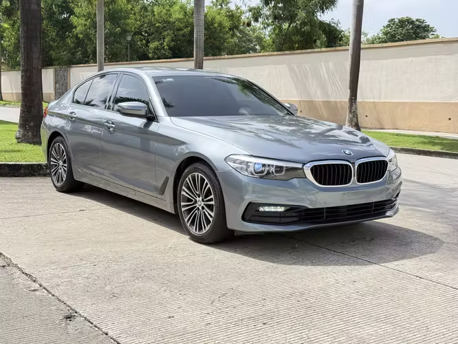 BMW 520i 2020 a solo $17,900 Negociable