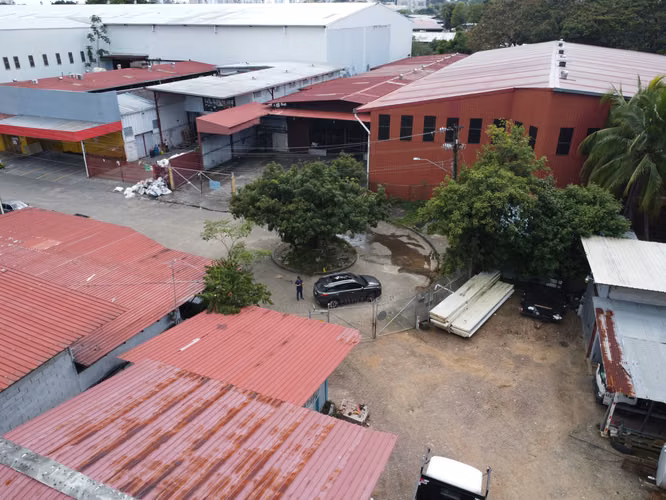 Se Vende Terreno Industrial o Comercial en Tumba Muerto