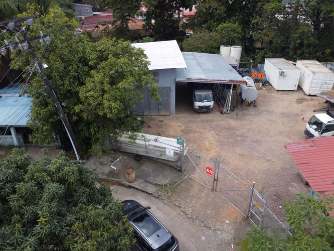 Se Vende Terreno Industrial o Comercial en Tumba Muerto