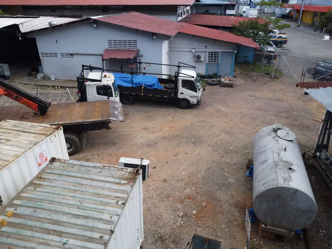Se Vende Terreno Industrial o Comercial en Tumba Muerto