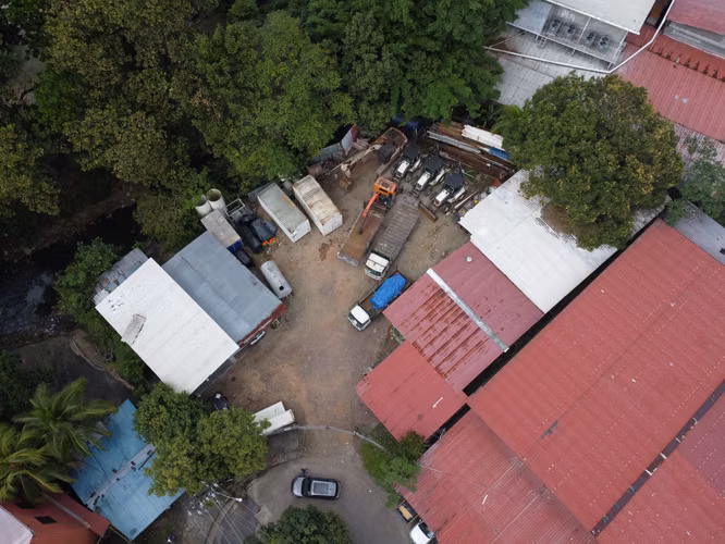 Se Vende Terreno Industrial o Comercial en Tumba Muerto