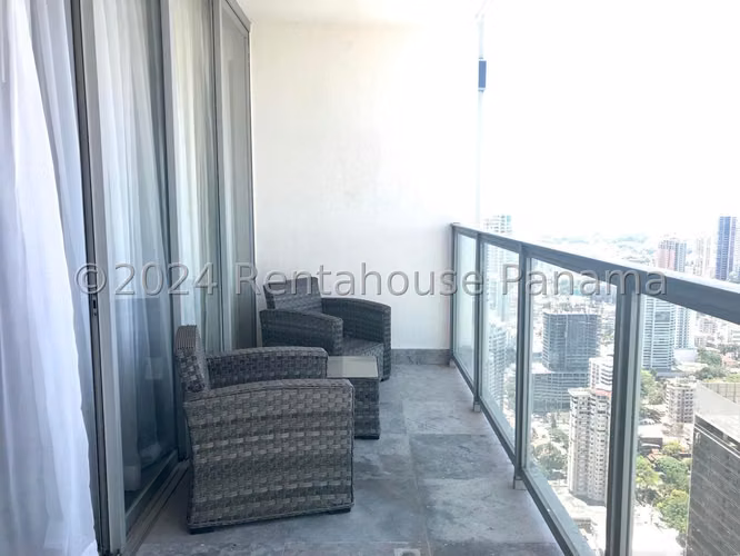 Alquilo Apartamento en Avenida Balboa LC26-155