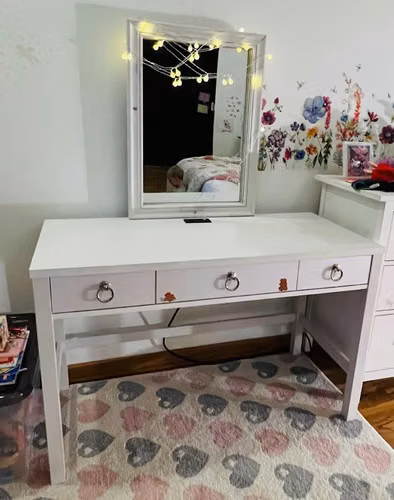 Escritorio con espejo y toma de corriente Y USB -  Vanity with power connection
