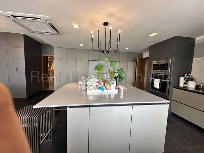 Alquiler de apartamento en Punta Paitilla    AK