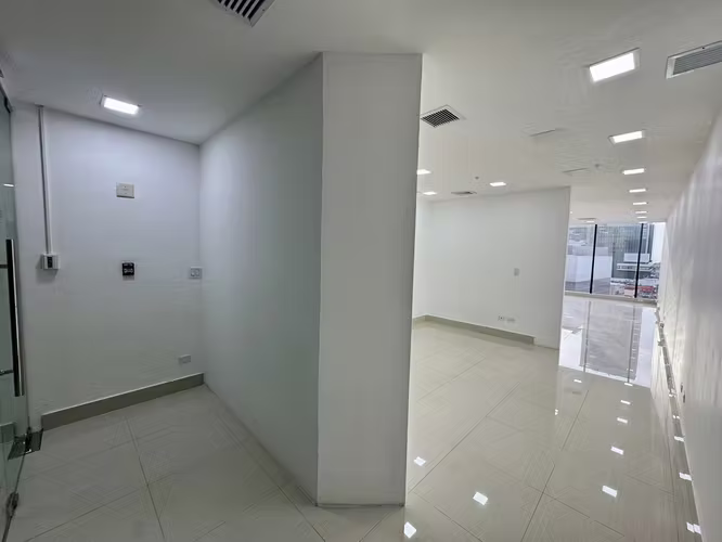 OFICINA 60 m² · RBS TOWER · LISTA PARA OPERAR