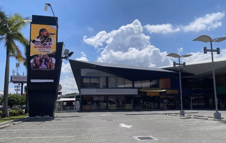 OPORTUNIDAD DE INVERSIÓ/PLAZA COMERCIAL EN VENTA