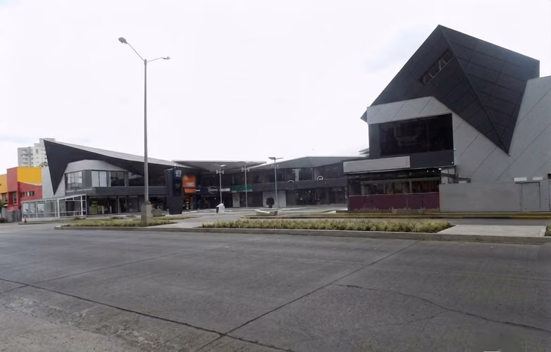 OPORTUNIDAD DE INVERSIÓ/PLAZA COMERCIAL EN VENTA