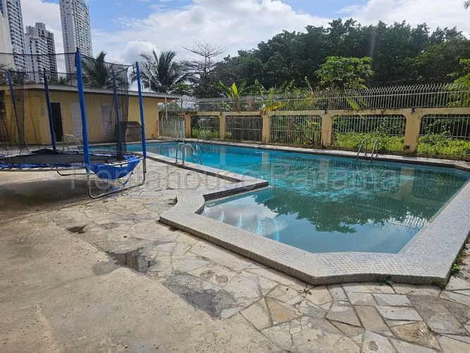 Se Vende Apartamento en Coco del Mar MDV27-767