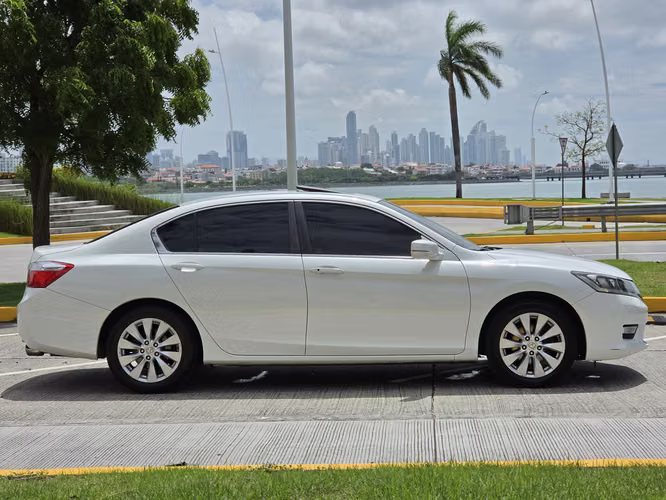 HONDA ACCORD 2013 COMPRADO EN AGENCIA IMPECABLE $8,400