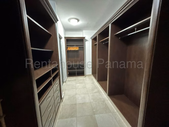 Se Vende Apartamento en Costa del Este MDV27-761