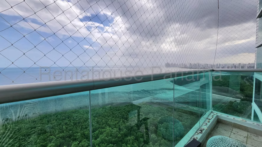 Se Vende Apartamento en Costa del Este MDV27-761