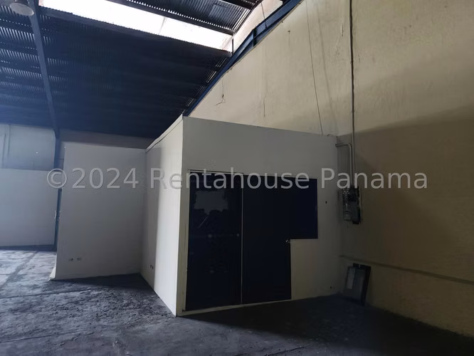 ALQUILO Galera en Colon 1200m2.