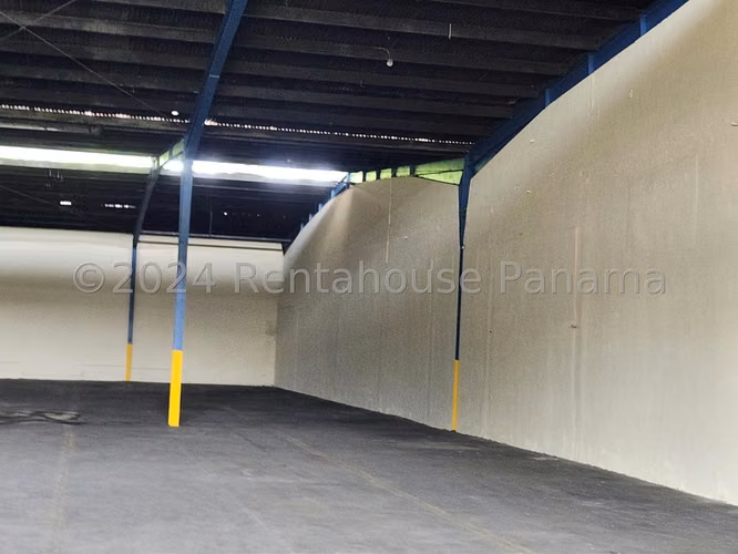 ALQUILO Galera en Colon 1200m2.