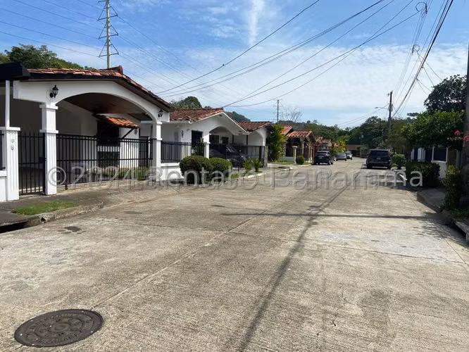 Casa en Alquiler en Altos de Panamá YM