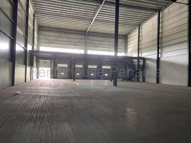 ALQUILO Galera en Ancon 2200m2