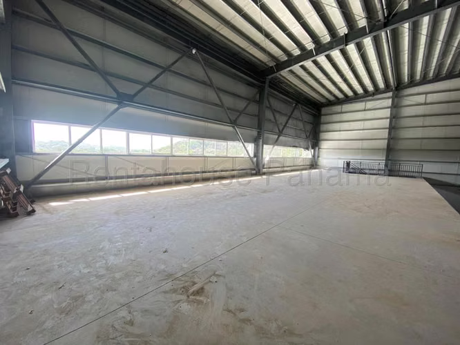 ALQUILO Galera en Ancon 2200m2