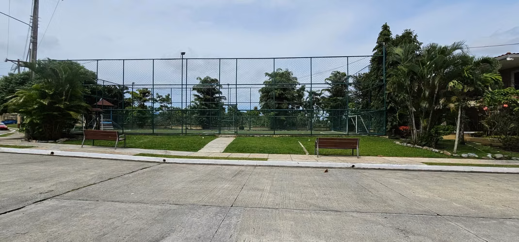 Se Vende casa Villas del Golf - Brisas del Golf
