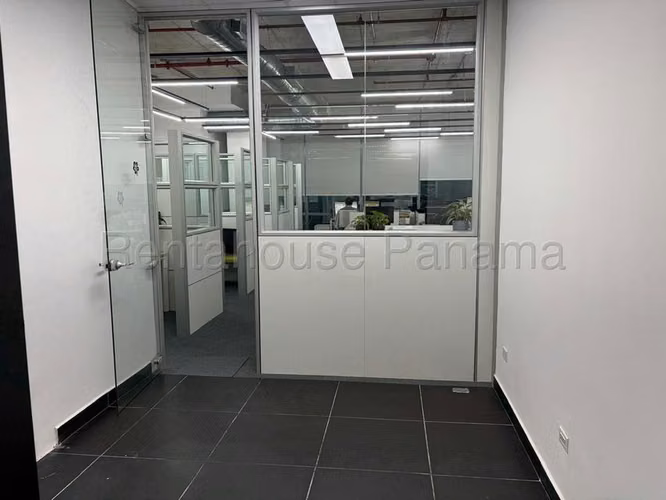 Oficina Comercial en Alquiler en Santa Maria JG