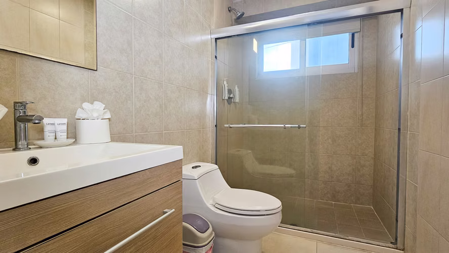 Se alquila apartamento en PH Waters