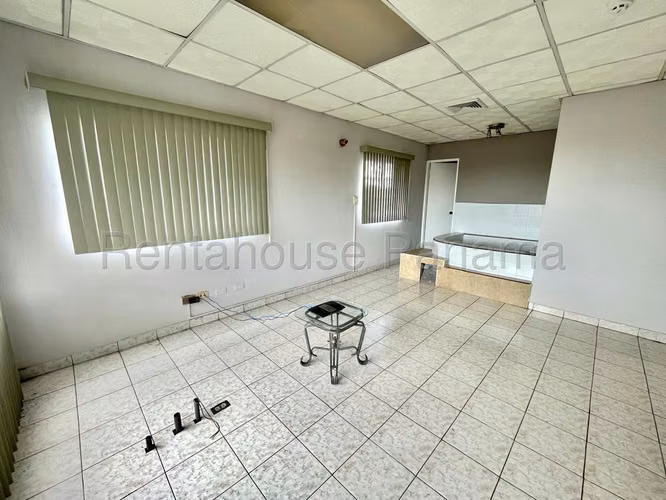 ALQUILER DE GALERA EN PARQUE LEFEVRE  - AVENIDA 5B SUR 69-35