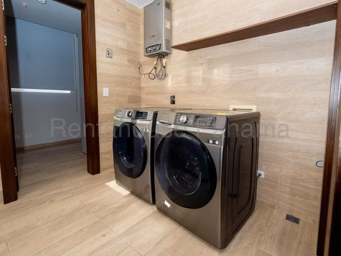 ALQUILER Apartamento amoblado de 329m2 en Paitilla AMD