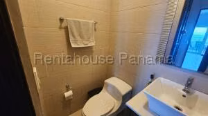 Venta de Apartamento con 110m2 en Avenida Balboa PH Destiny 27-617SR