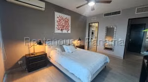 Venta de Apartamento con 110m2 en Avenida Balboa PH Destiny 27-617SR