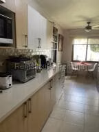Venta de Casa con 264m2 en Versalles PH Versalles I  27-610SR