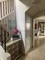 Venta de Casa con 264m2 en Versalles PH Versalles I  27-610SR