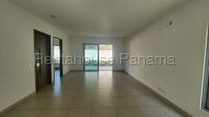 Venta de Casa con 353m2 en Altos de Panama PH Altos del Parque 27-620SR