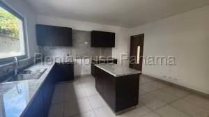 Venta de Casa con 353m2 en Altos de Panama PH Altos del Parque 27-620SR