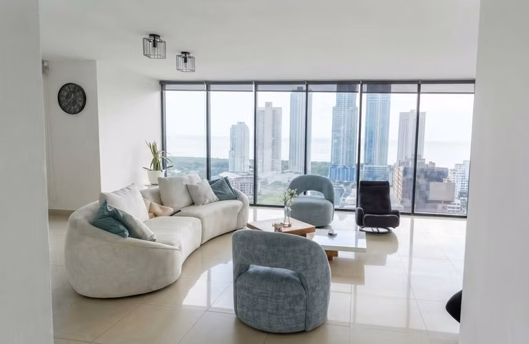 Apartamento en Costa del Este I con excelente distribución y vista al mar y a la ciudad