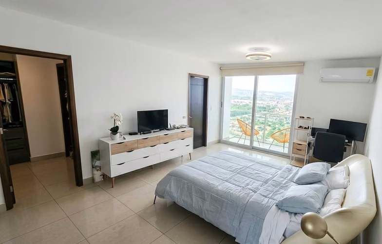 Apartamento en Costa del Este I con excelente distribución y vista al mar y a la ciudad