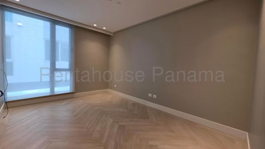 ALQUILER Apartamento de 281m2 en Ocean Reef AMD