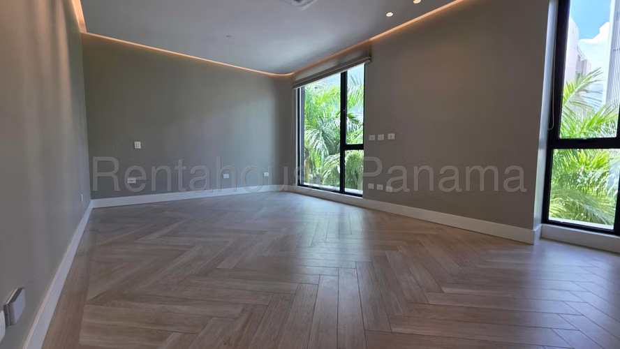 ALQUILER Apartamento de 281m2 en Ocean Reef AMD
