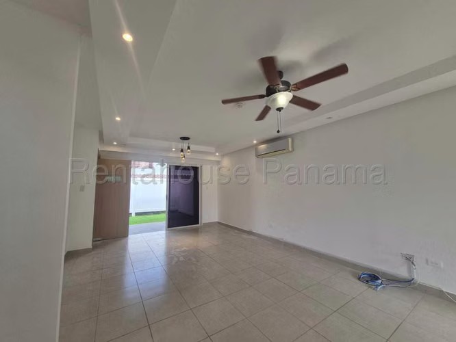 Venta de Casa en Brisas Del Golf Aventura KF