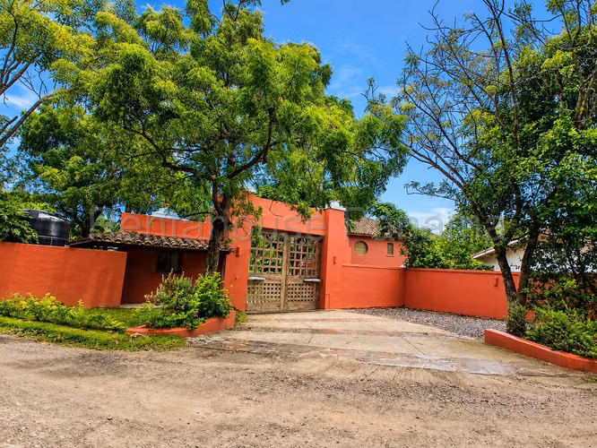 Vendo Casa en Pedasi OF27-808