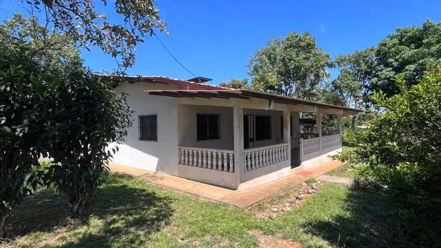 VENDO CASA EN TOLÉ CON AMPLIO TERRENO