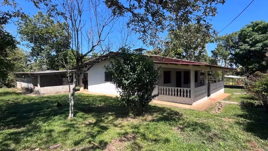 VENDO CASA EN TOLÉ CON AMPLIO TERRENO
