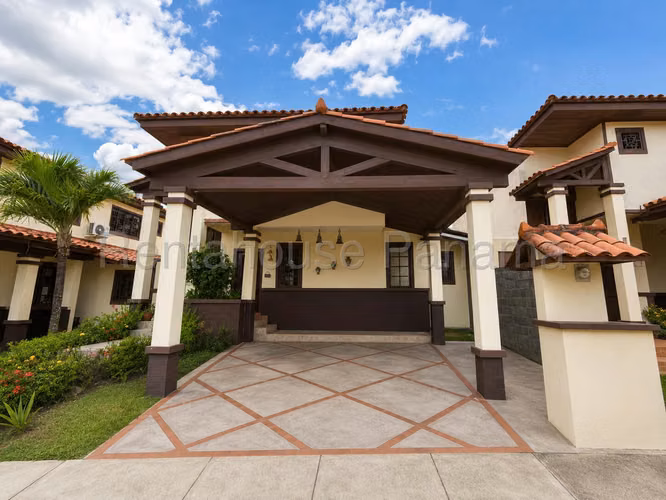 House for Sale in Las Cumbres MIRADOR DEL LAGO Direct Client Only MC