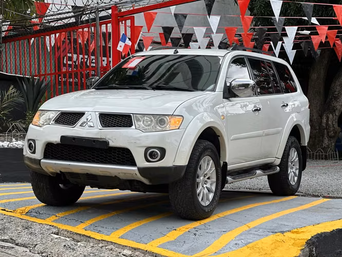 MITSUBISHI NATIVA EX 2012