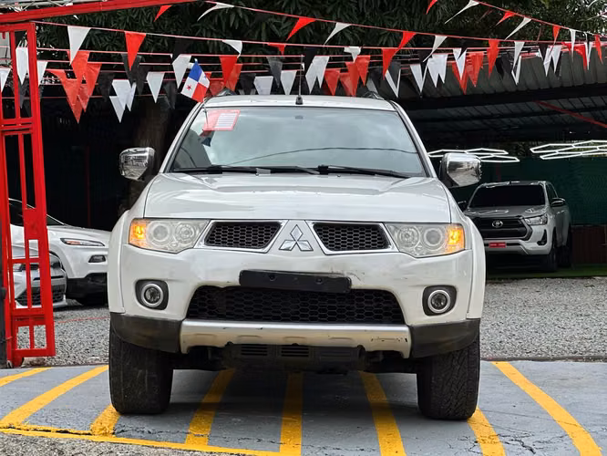 MITSUBISHI NATIVA EX 2012