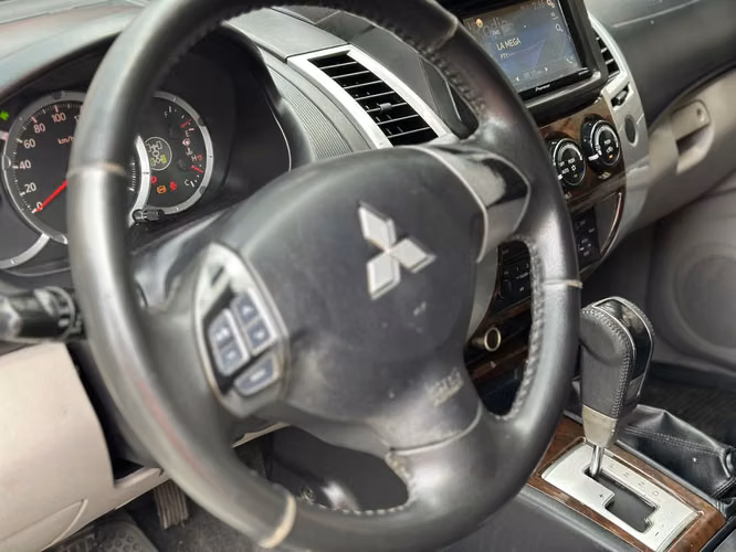MITSUBISHI NATIVA EX 2012