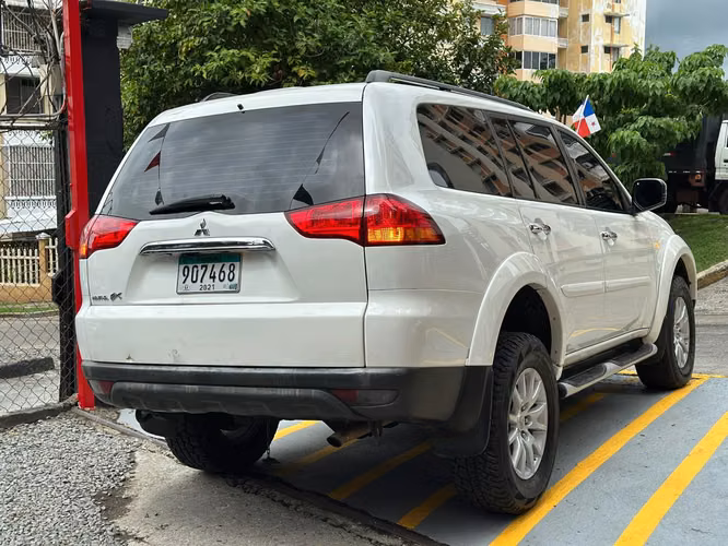 MITSUBISHI NATIVA EX 2012