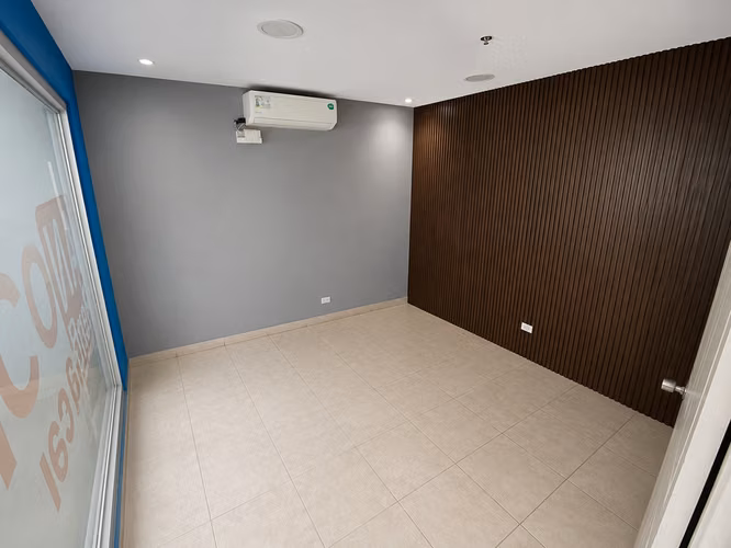 Local Comercial Esquinero en Alquiler | Planta Baja | Máxima Visibilidad sobre Vía Principal