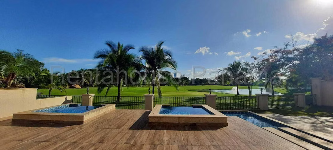Apartamento en venta en PH La Vista onthe Green Santa Maria