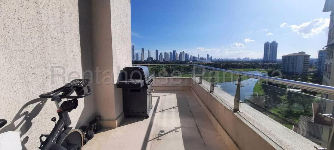 Apartamento en venta en PH La Vista onthe Green Santa Maria