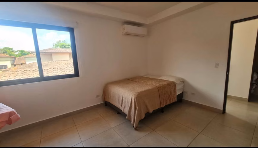 Venta de amplia Casa en Clayton Embassy Club