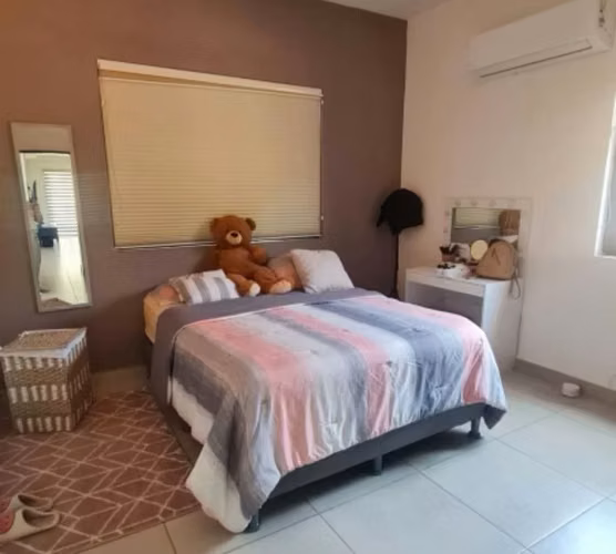 Venta de amplia Casa en Clayton Embassy Club