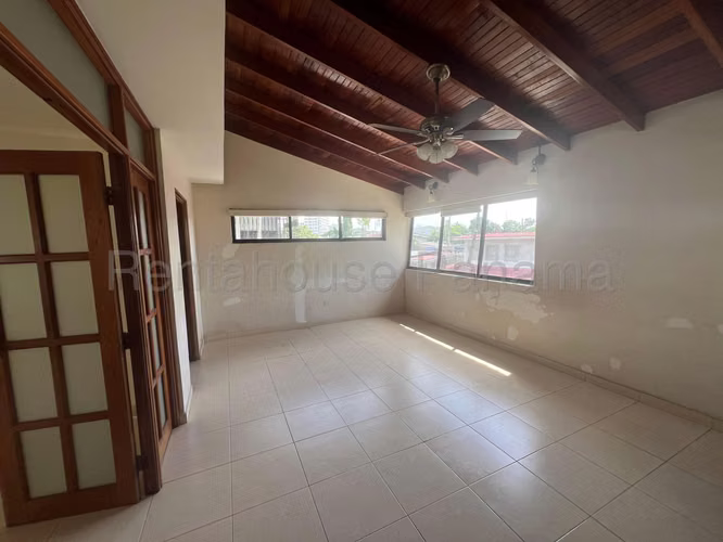 Venta de Casa en Altos del Golf NS